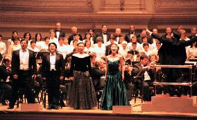 Handicapped Japanese sing Beethoven in New York for peace